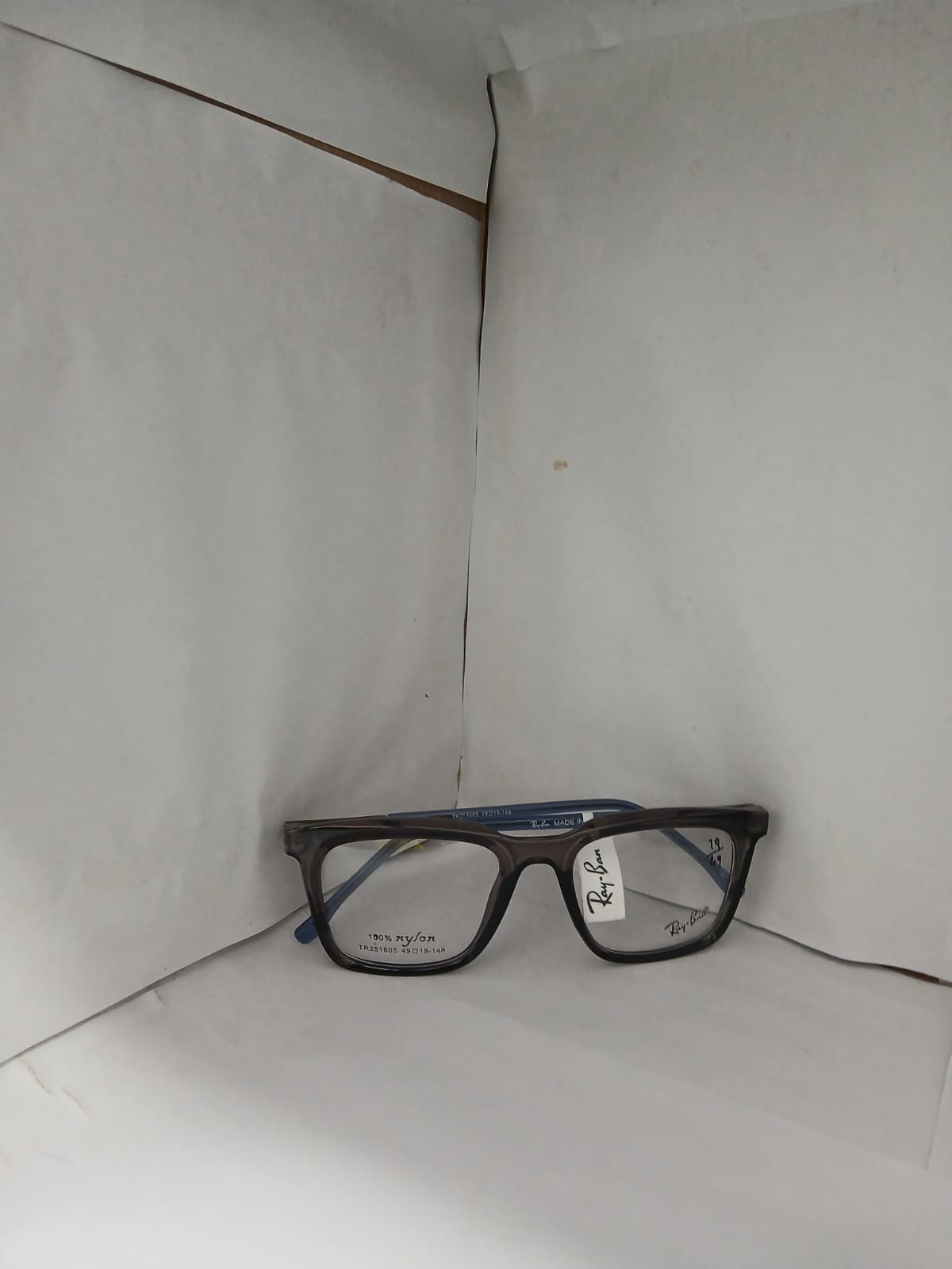 EYEGLASS - Gray Thumbnail