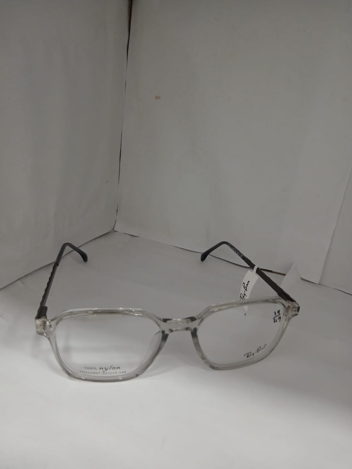 EYEGLASS - White