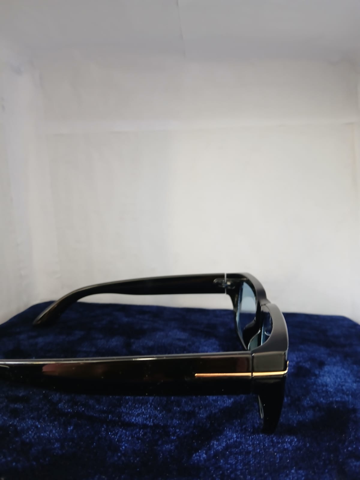 sunglasses - Black Thumbnail