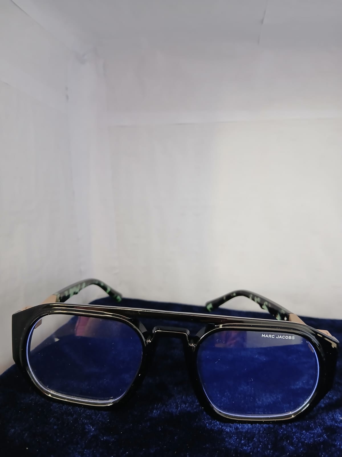 sunglasses - Black Thumbnail