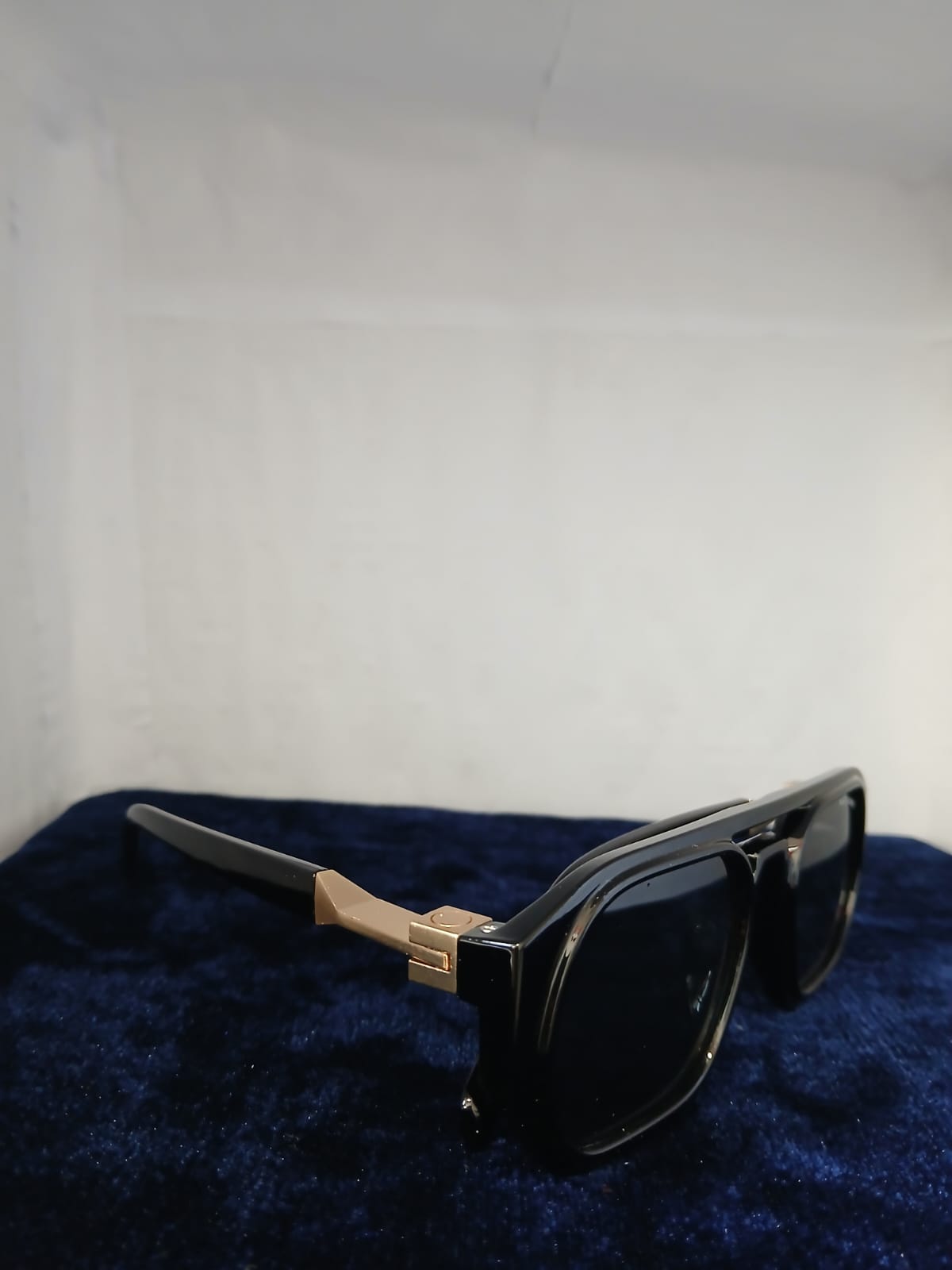 sunglasses - Black Thumbnail