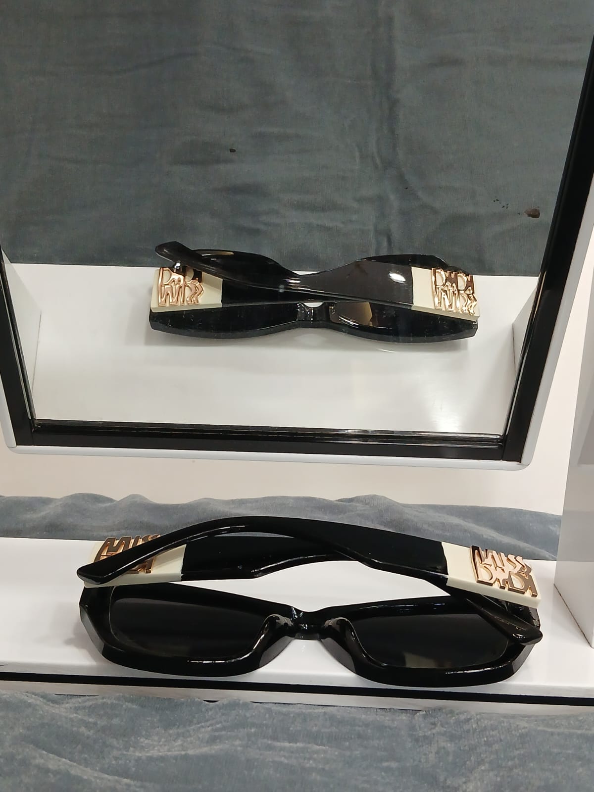 sunglasses - Black Thumbnail