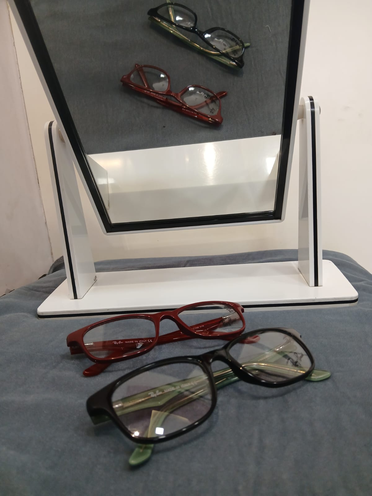 EYEGLASS