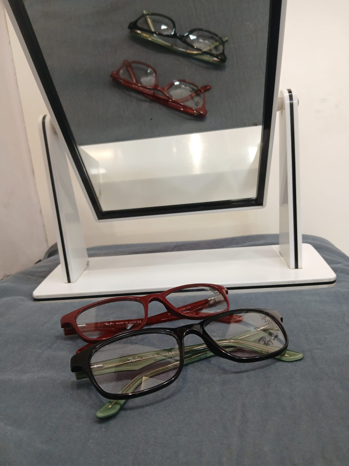 EYEGLASS - Maroon Thumbnail
