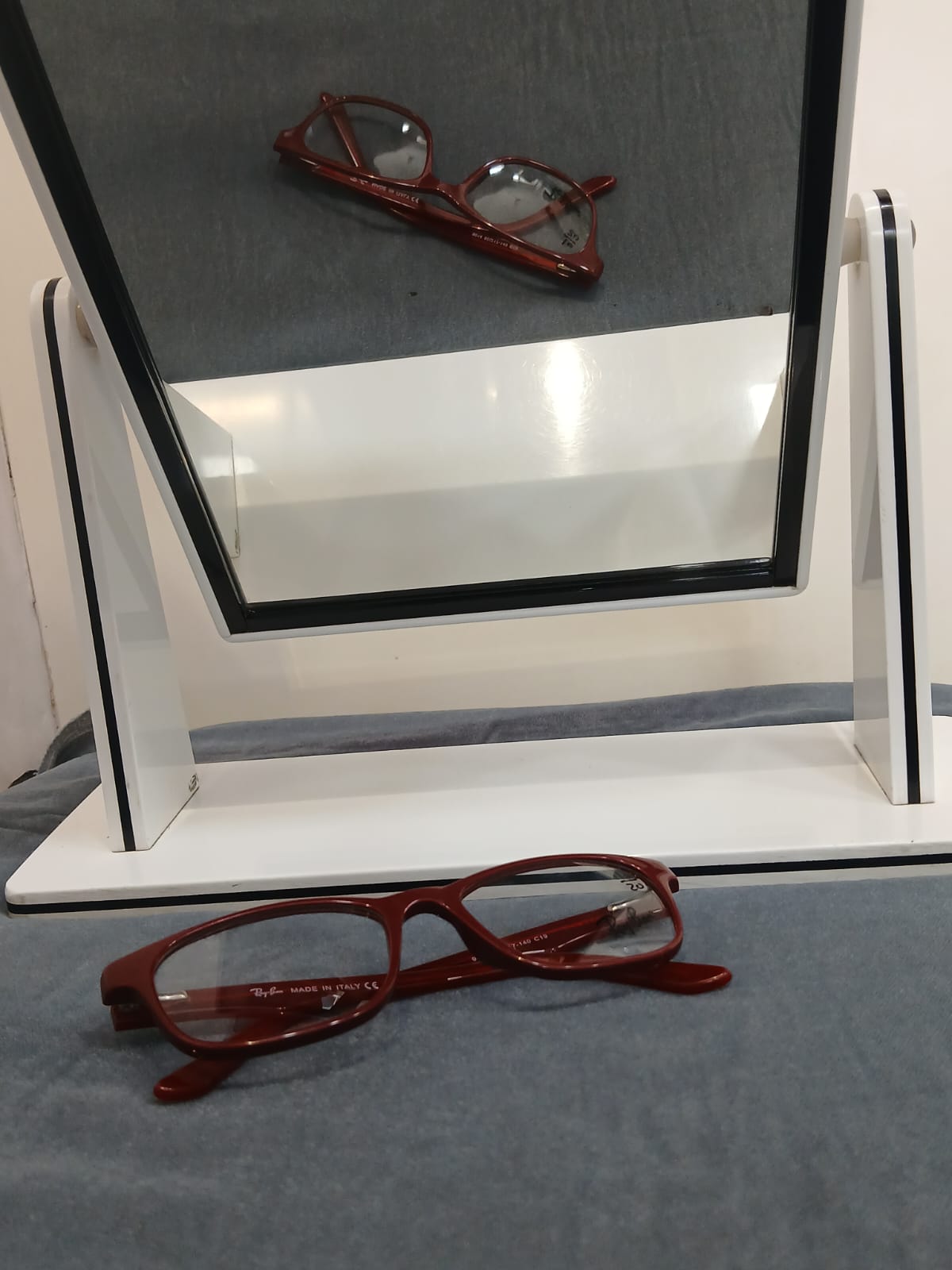 EYEGLASS - Maroon Thumbnail