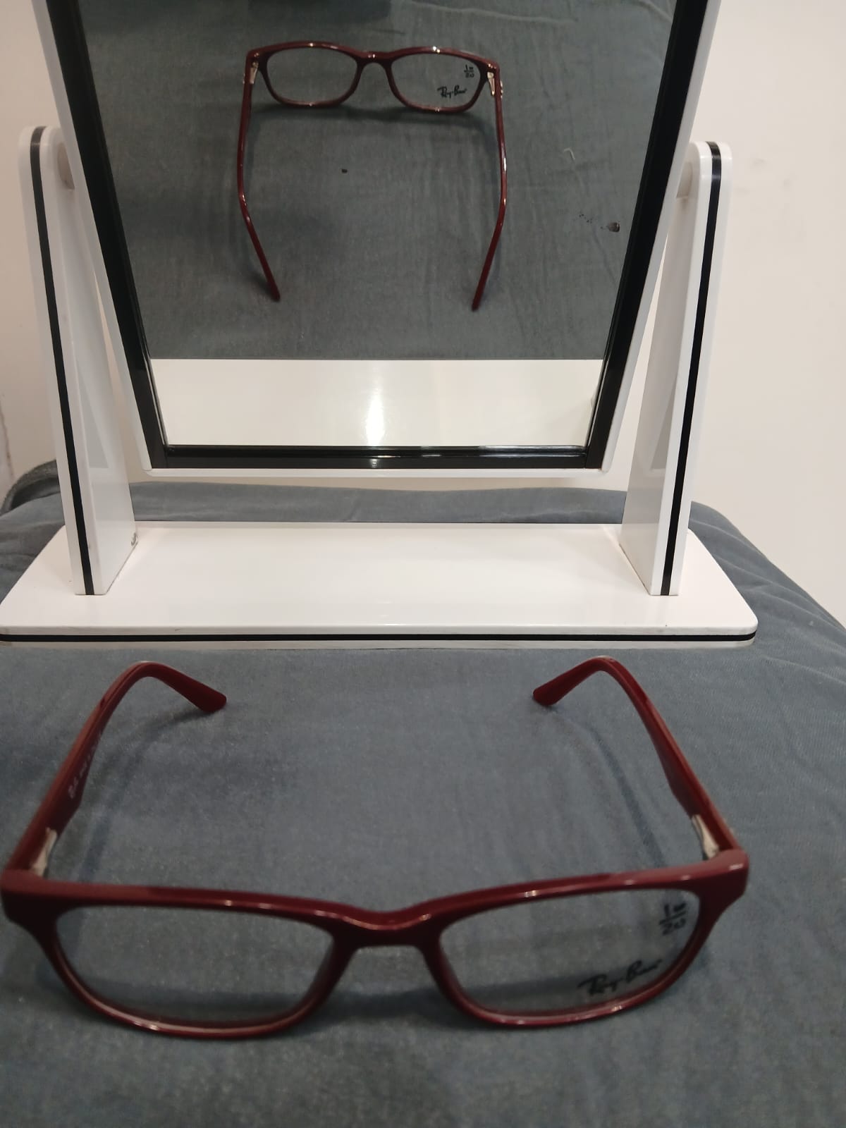 EYEGLASS - Maroon Thumbnail