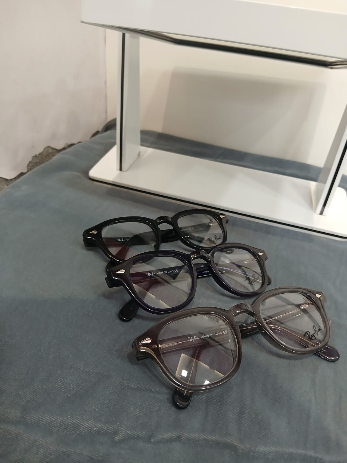 EYEGLASS