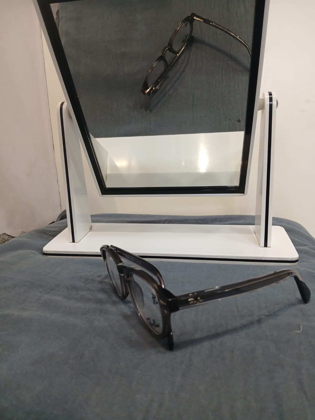 EYEGLASS - Gray