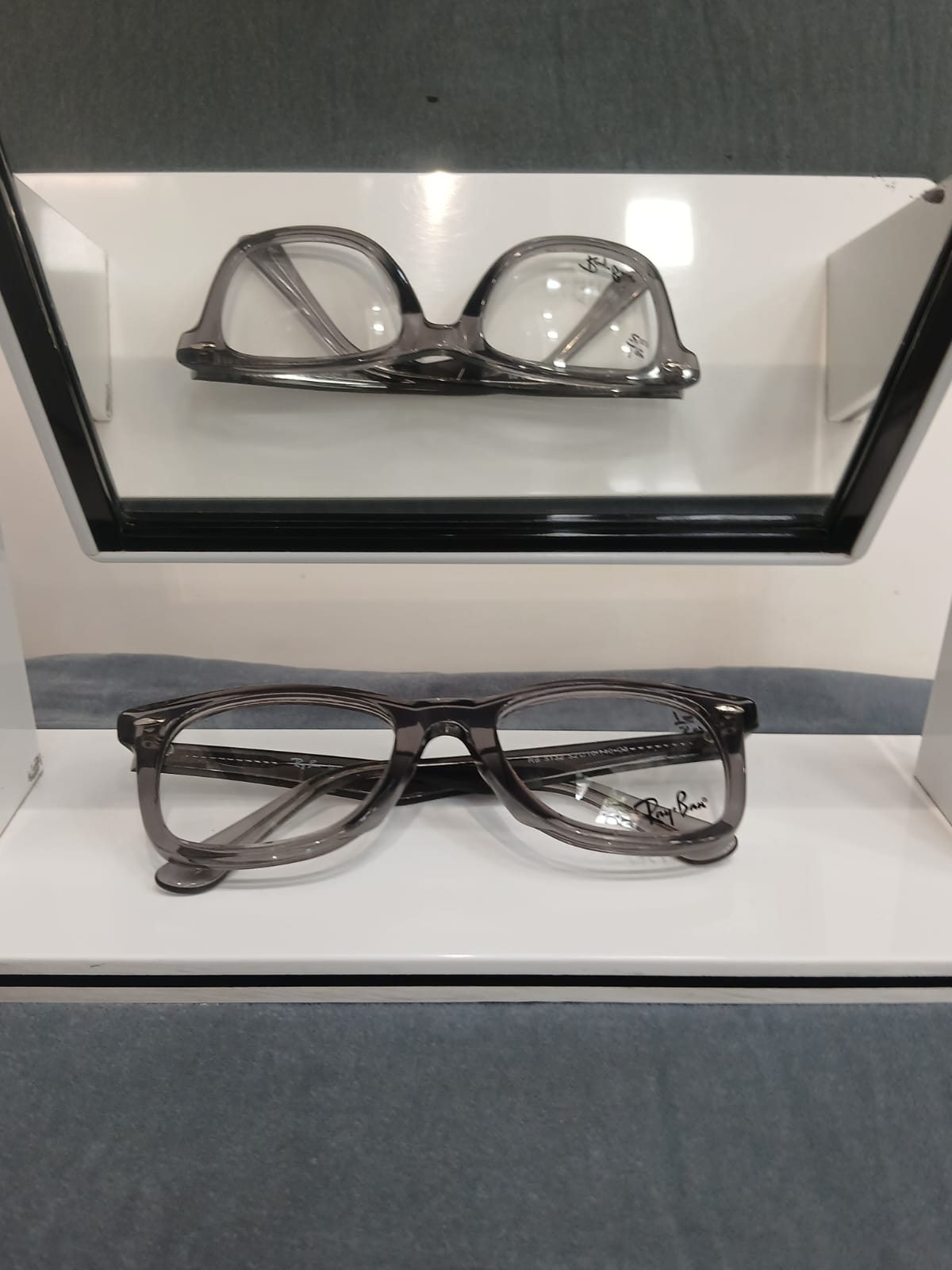 EYEGLASS - Gray Thumbnail