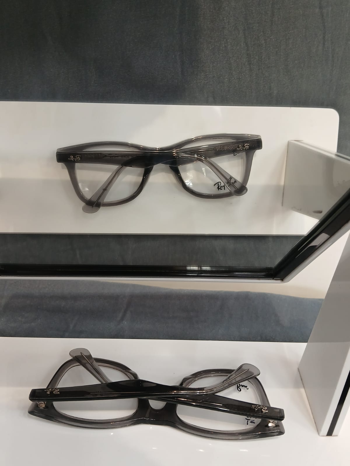 EYEGLASS - Gray Thumbnail