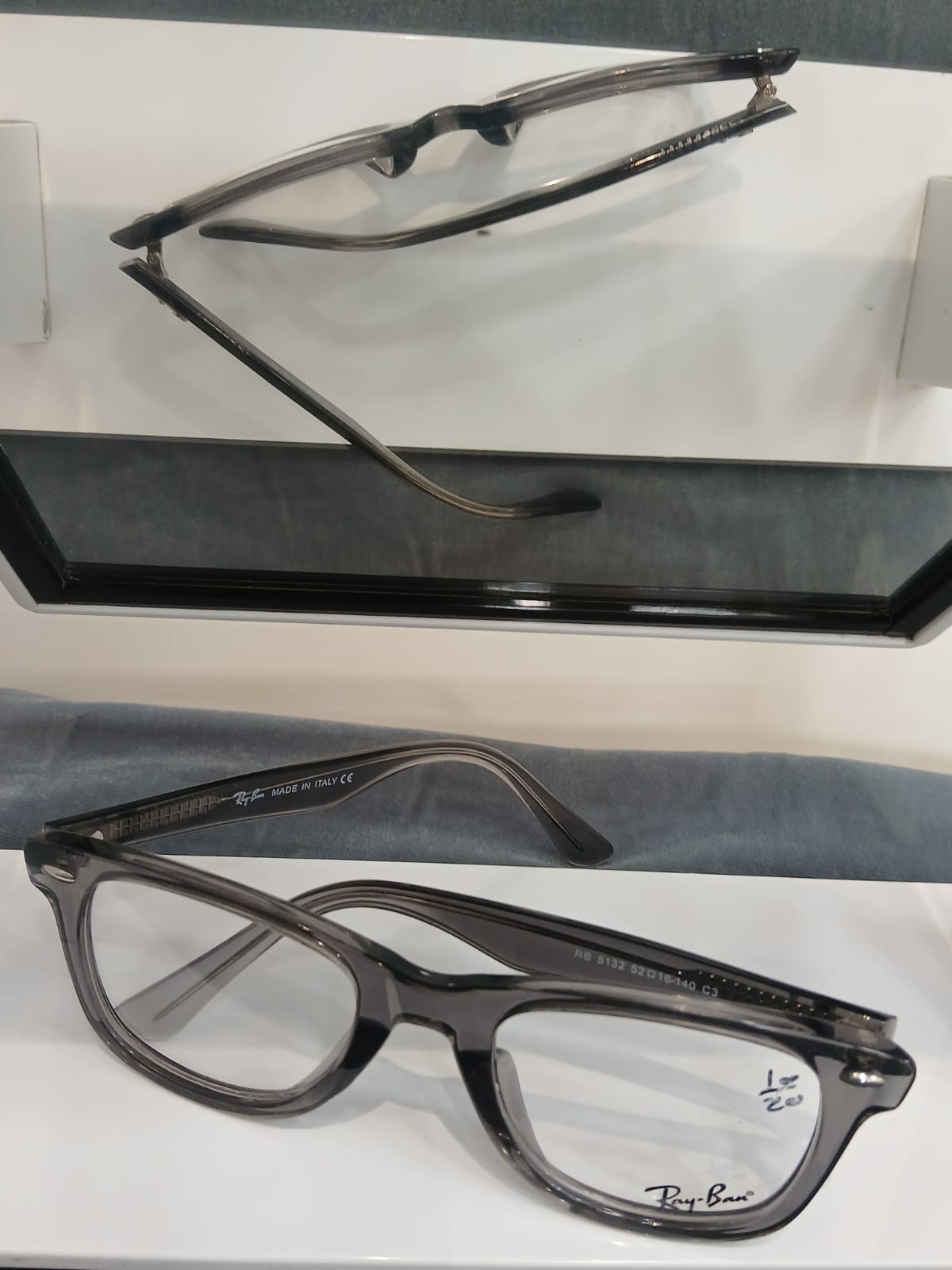 EYEGLASS - Gray Thumbnail