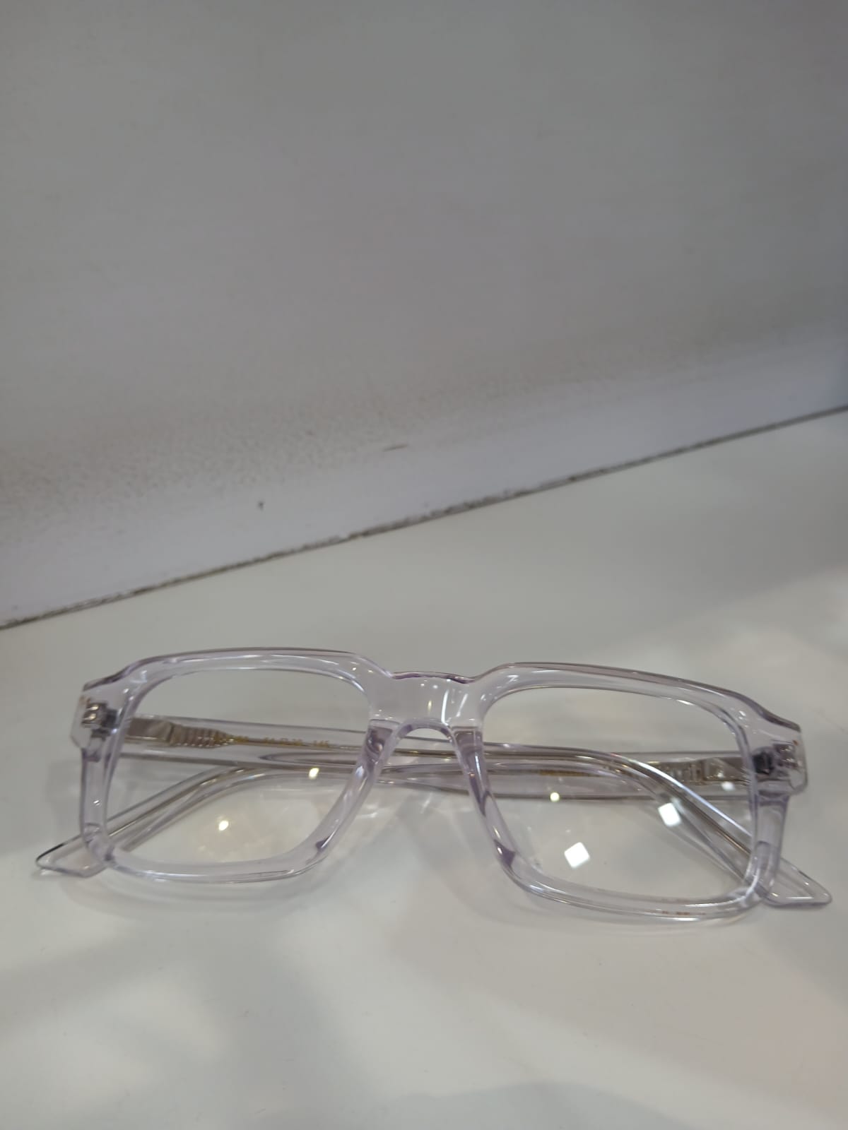 EYEGLASS - White