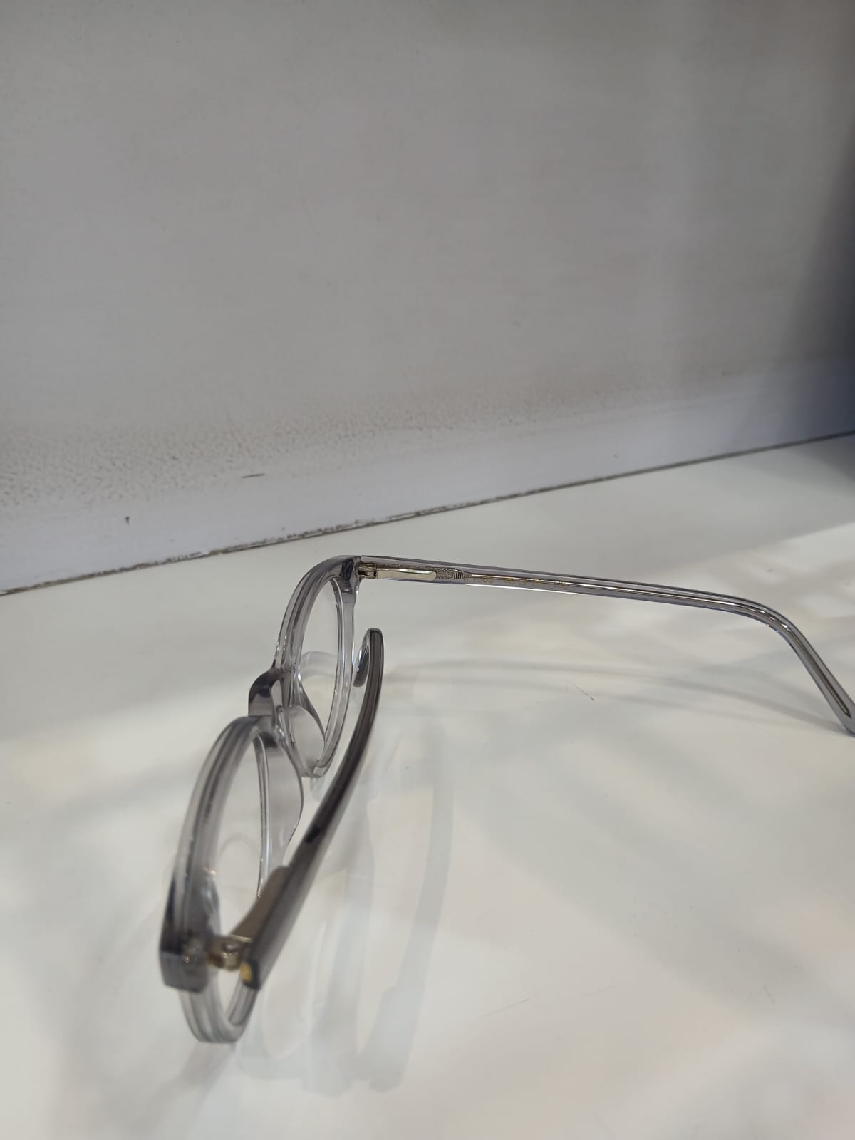 EYEGLASS - Gray Thumbnail