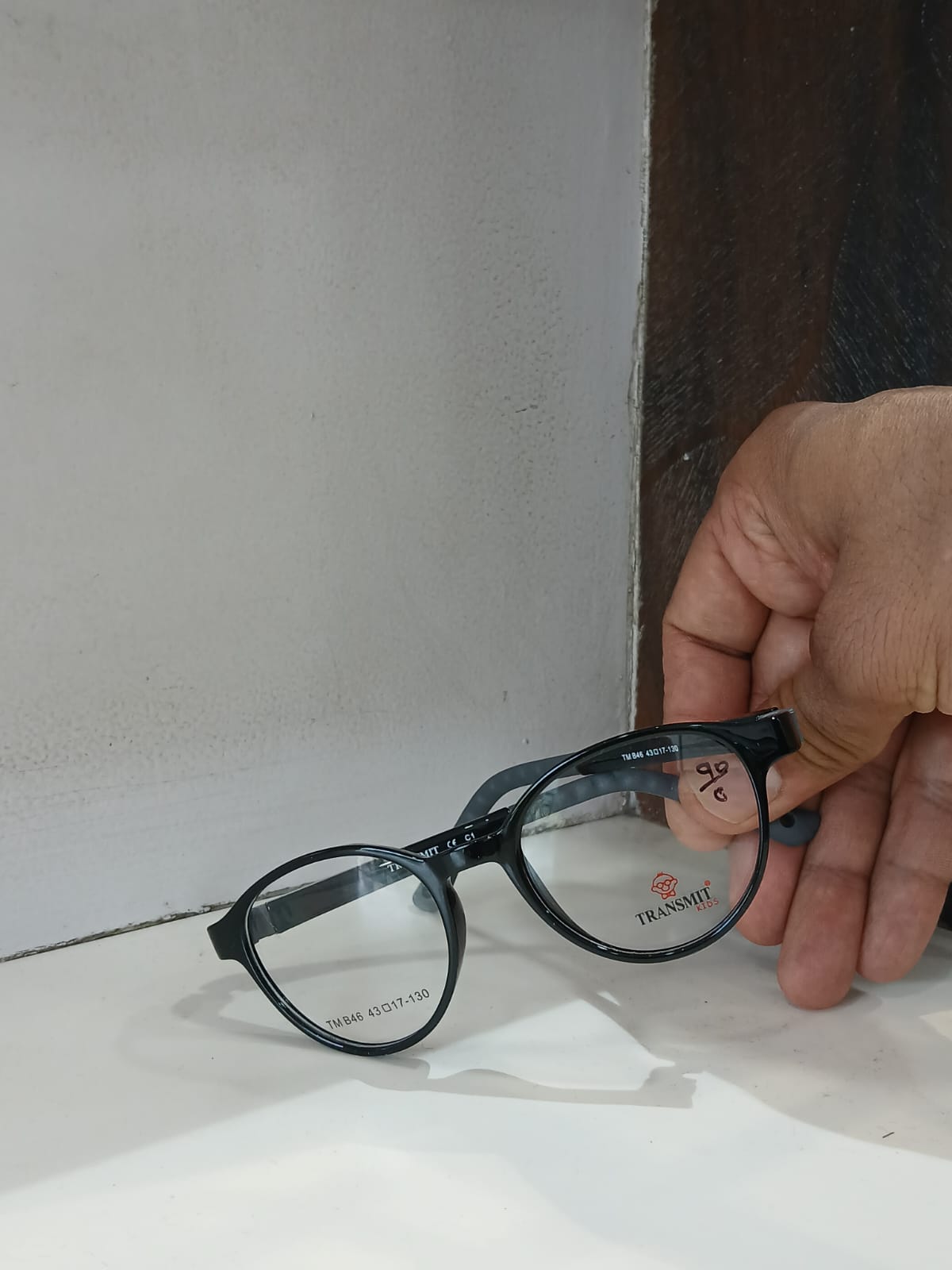EYEGLASS - Black Thumbnail
