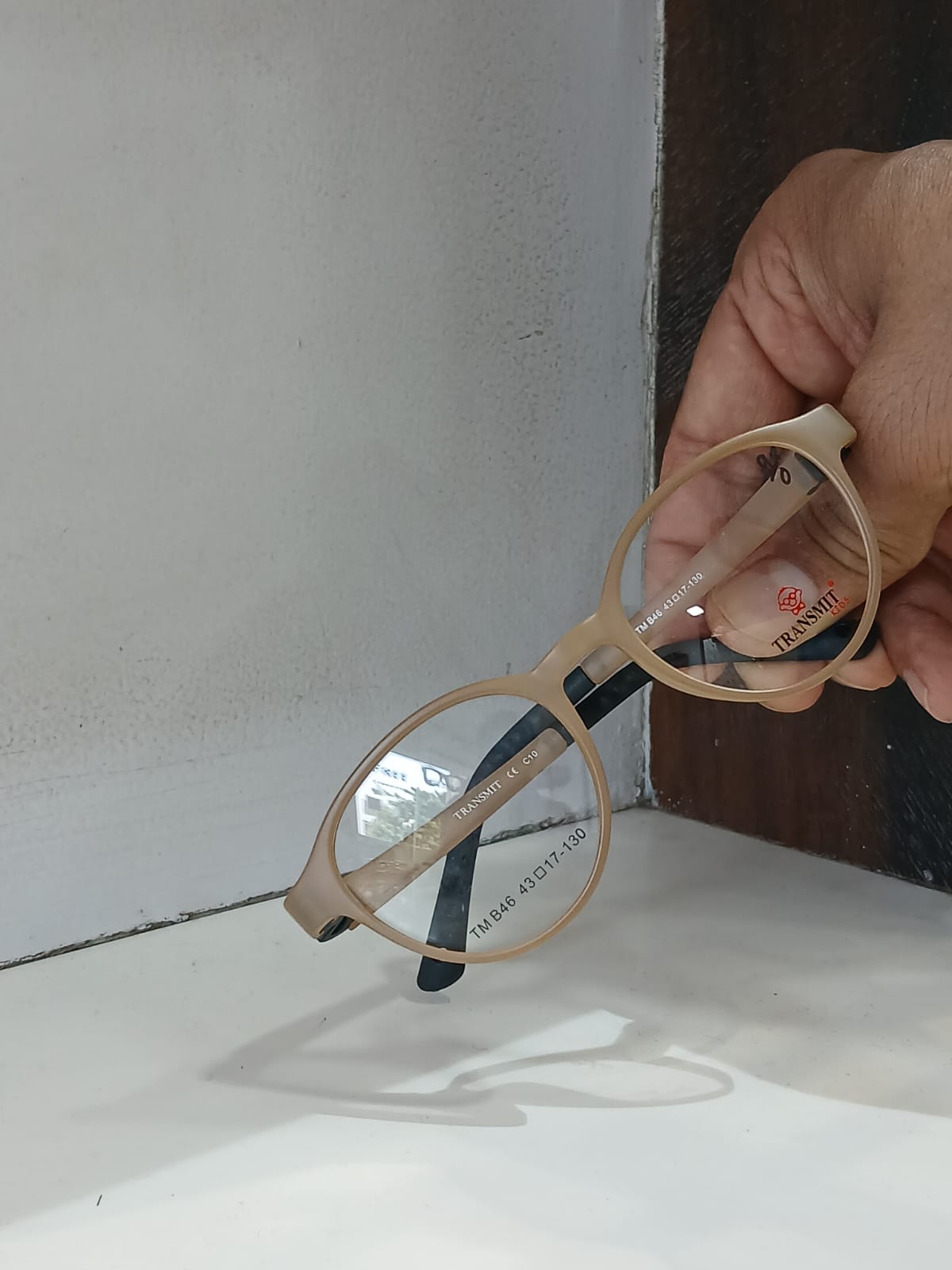 EYEGLASS - Tan