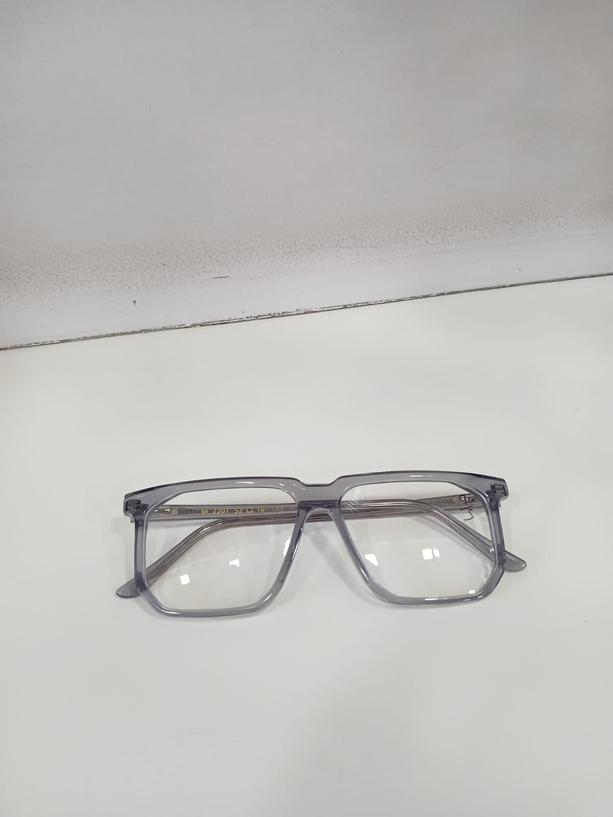 EYEGLASS - Gray Thumbnail