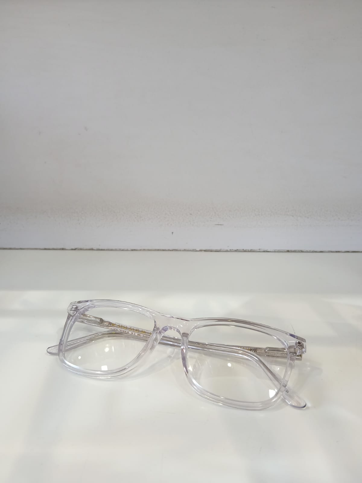 EYEGLASS - White