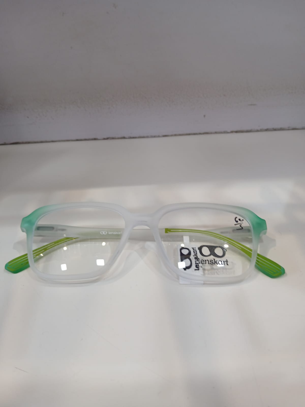 EYEGLASS - White