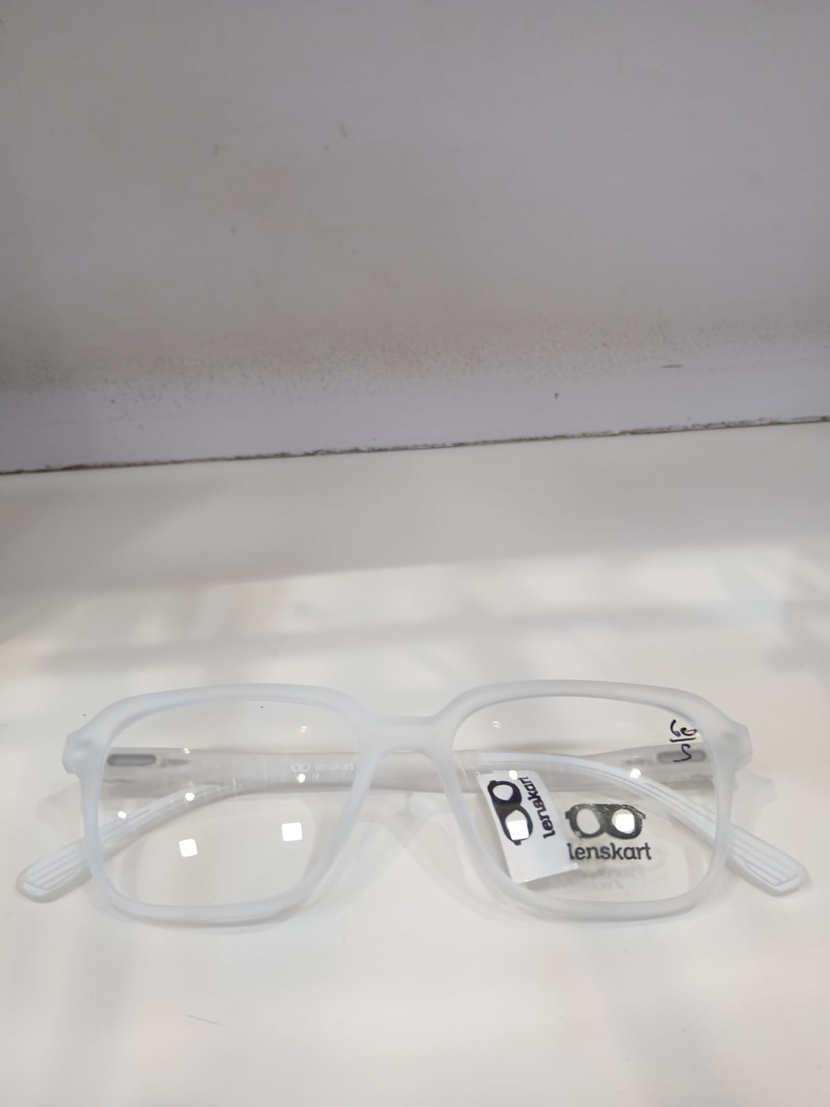EYEGLASS - White