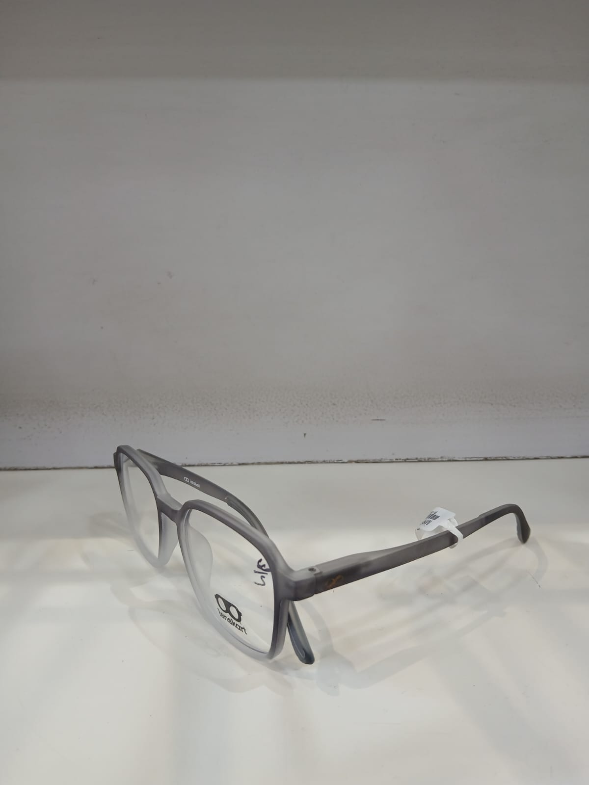 EYEGLASS - Gray Thumbnail