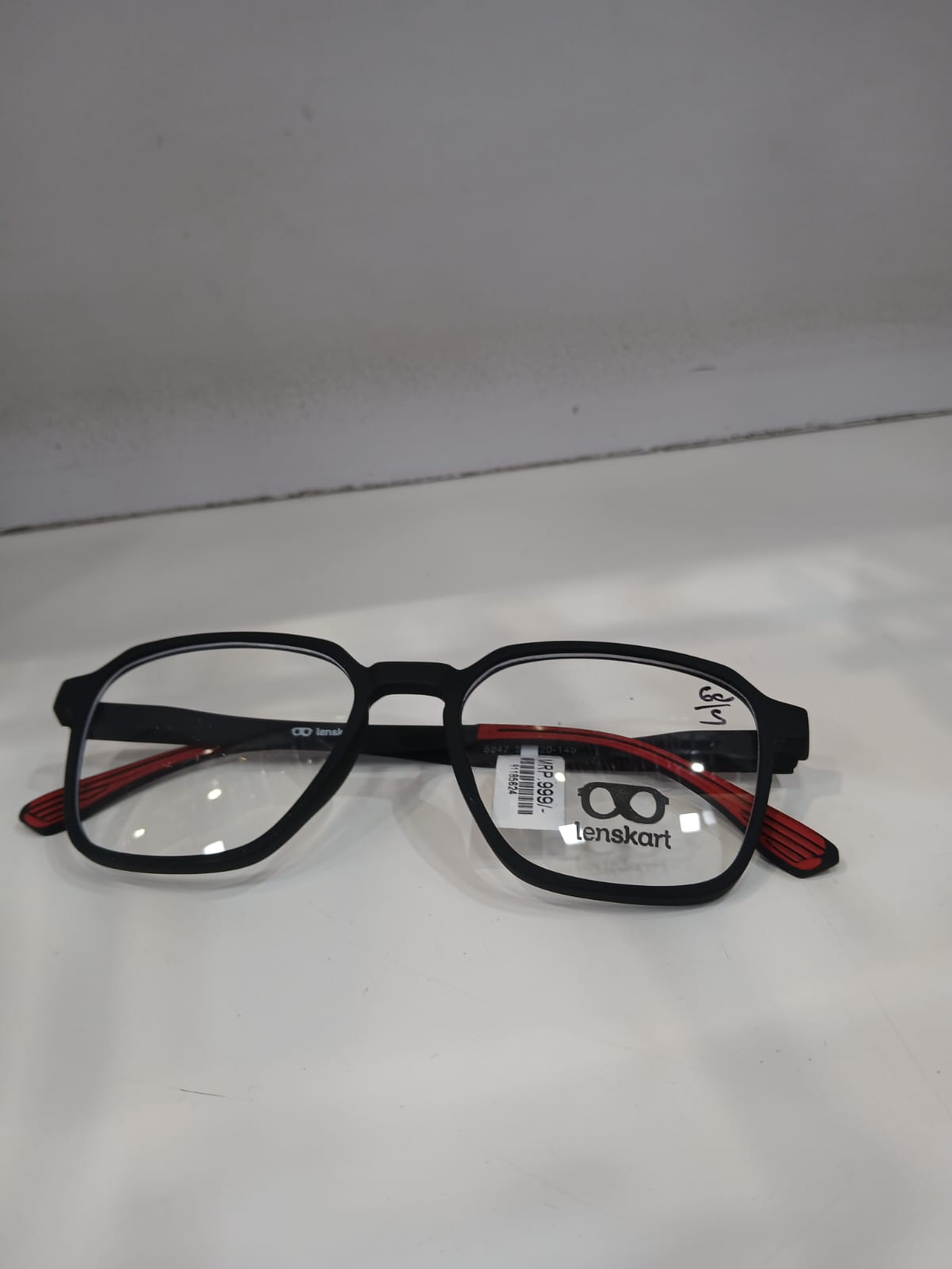 EYEGLASS - Black