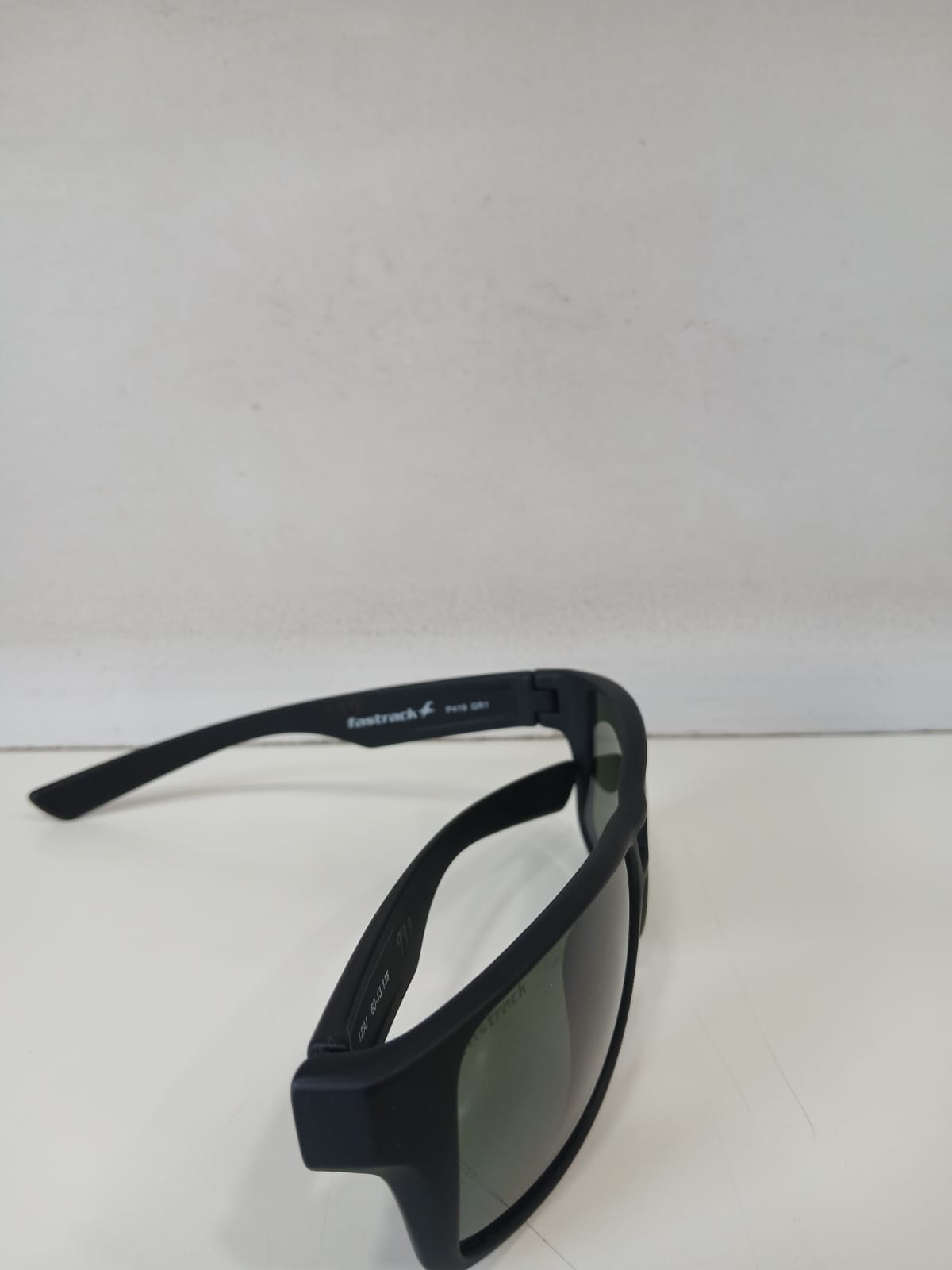 sunglasses - Black Thumbnail