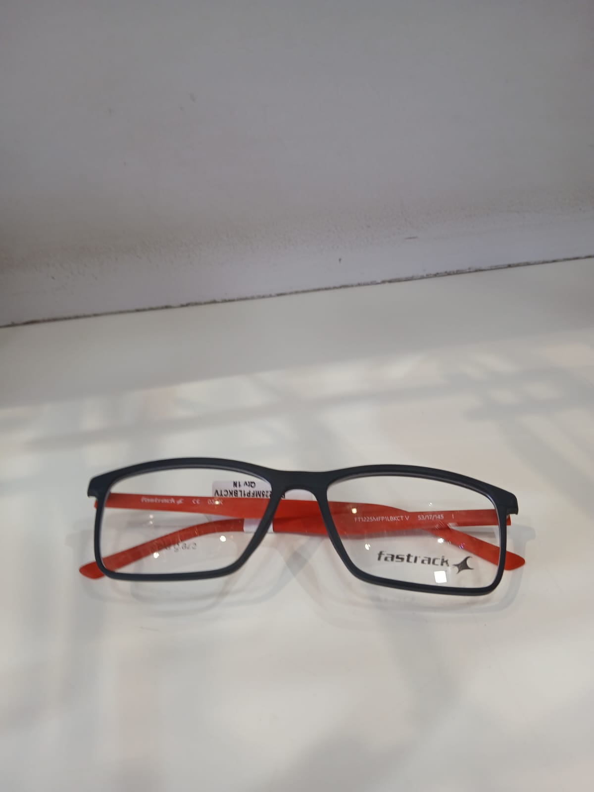 EYEGLASS - Black Thumbnail