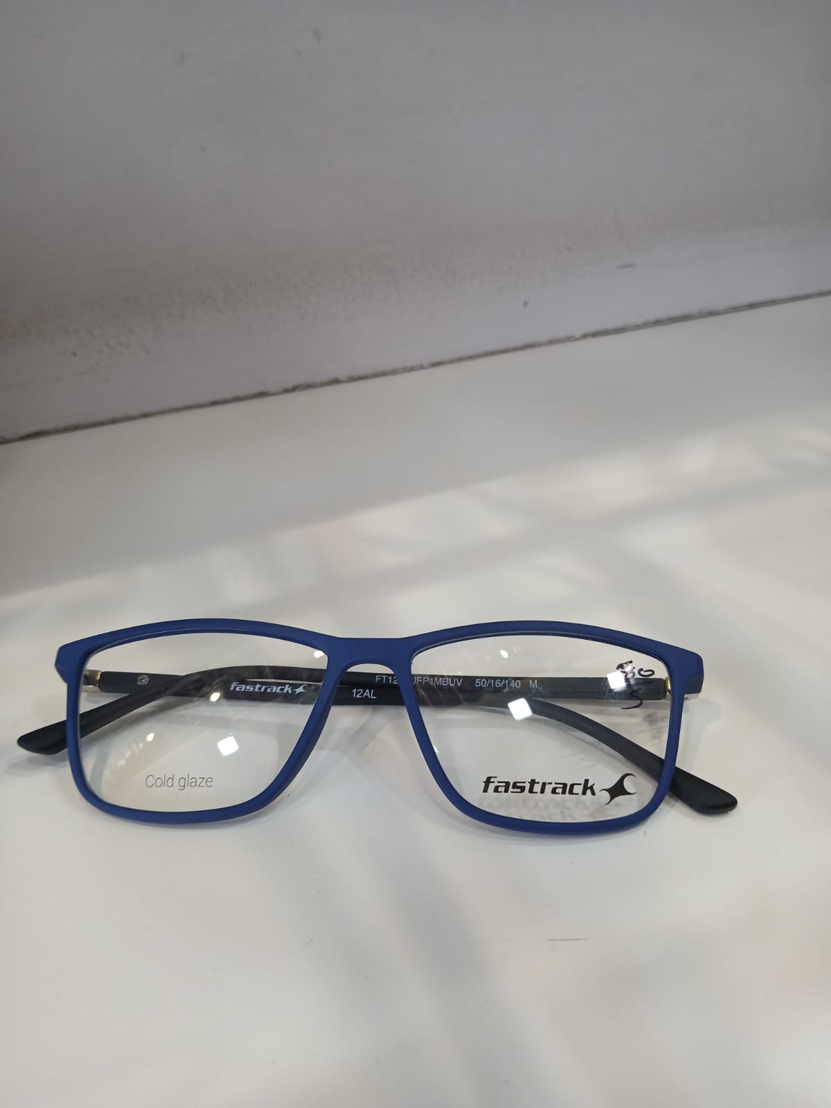 EYEGLASS
