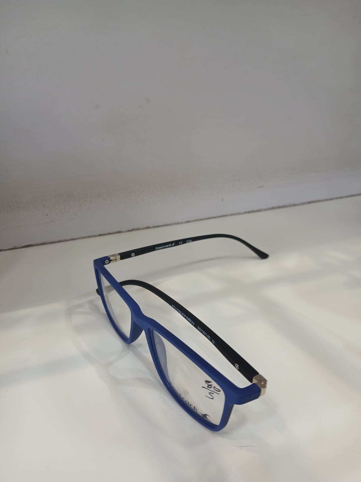 EYEGLASS - Blue Thumbnail