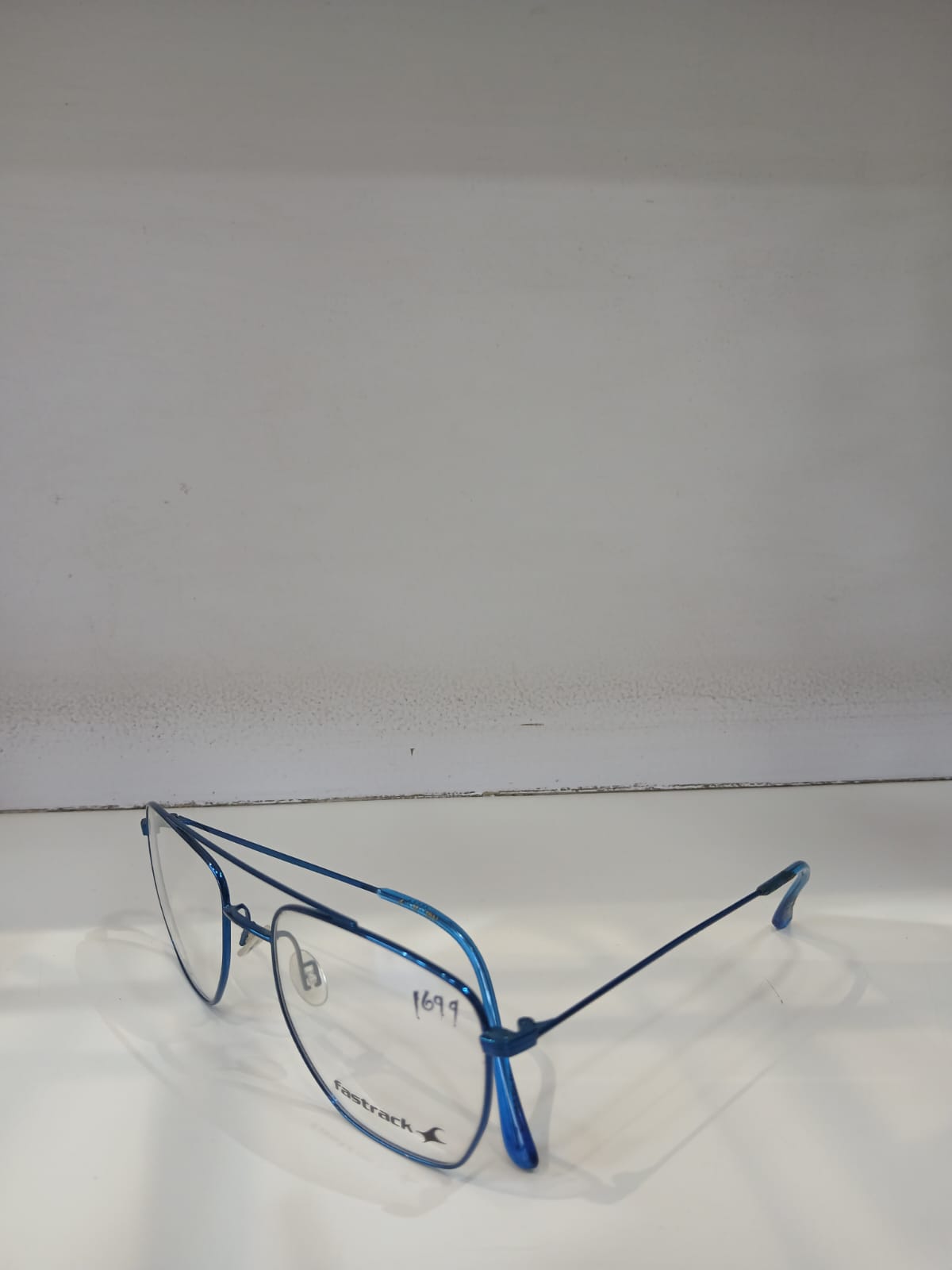 EYEGLASS