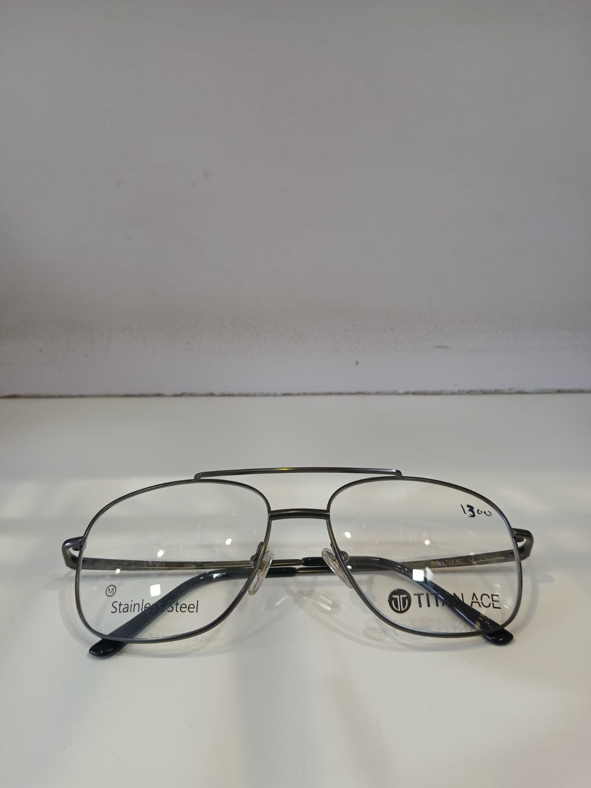 EYEGLASS