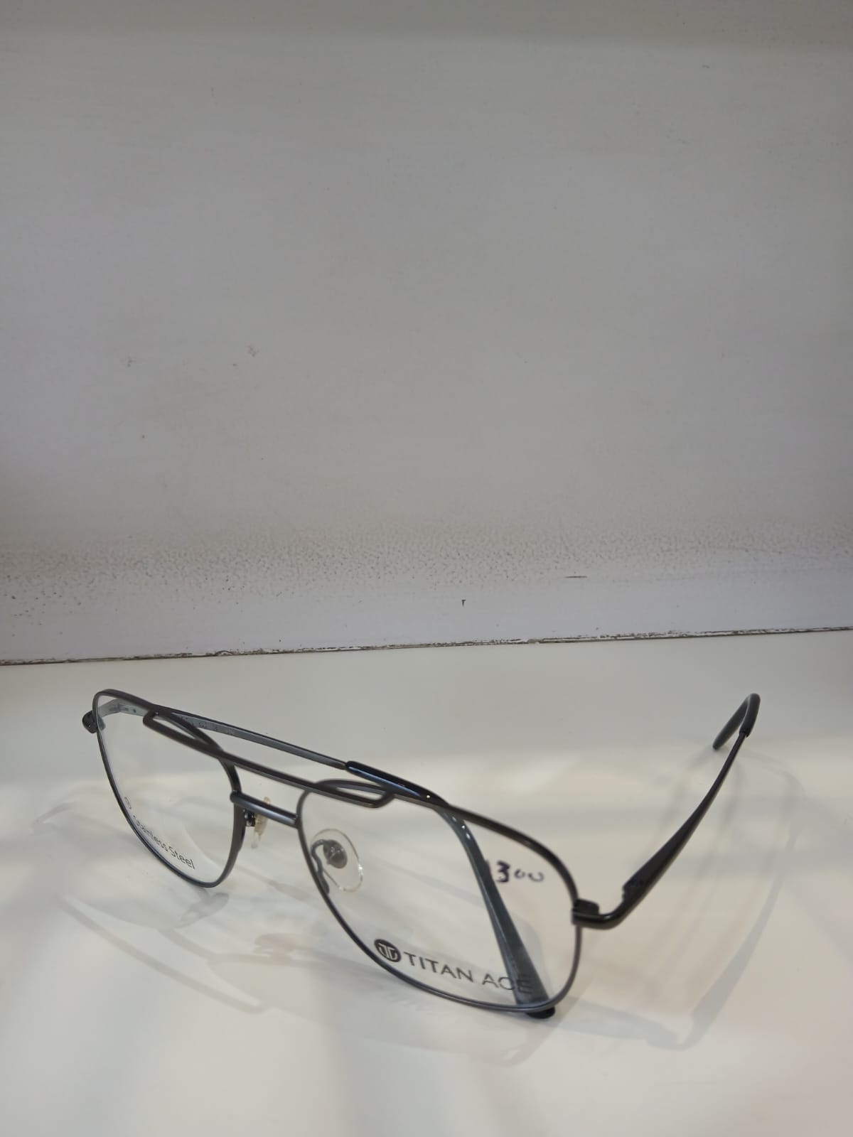 EYEGLASS - Black Thumbnail