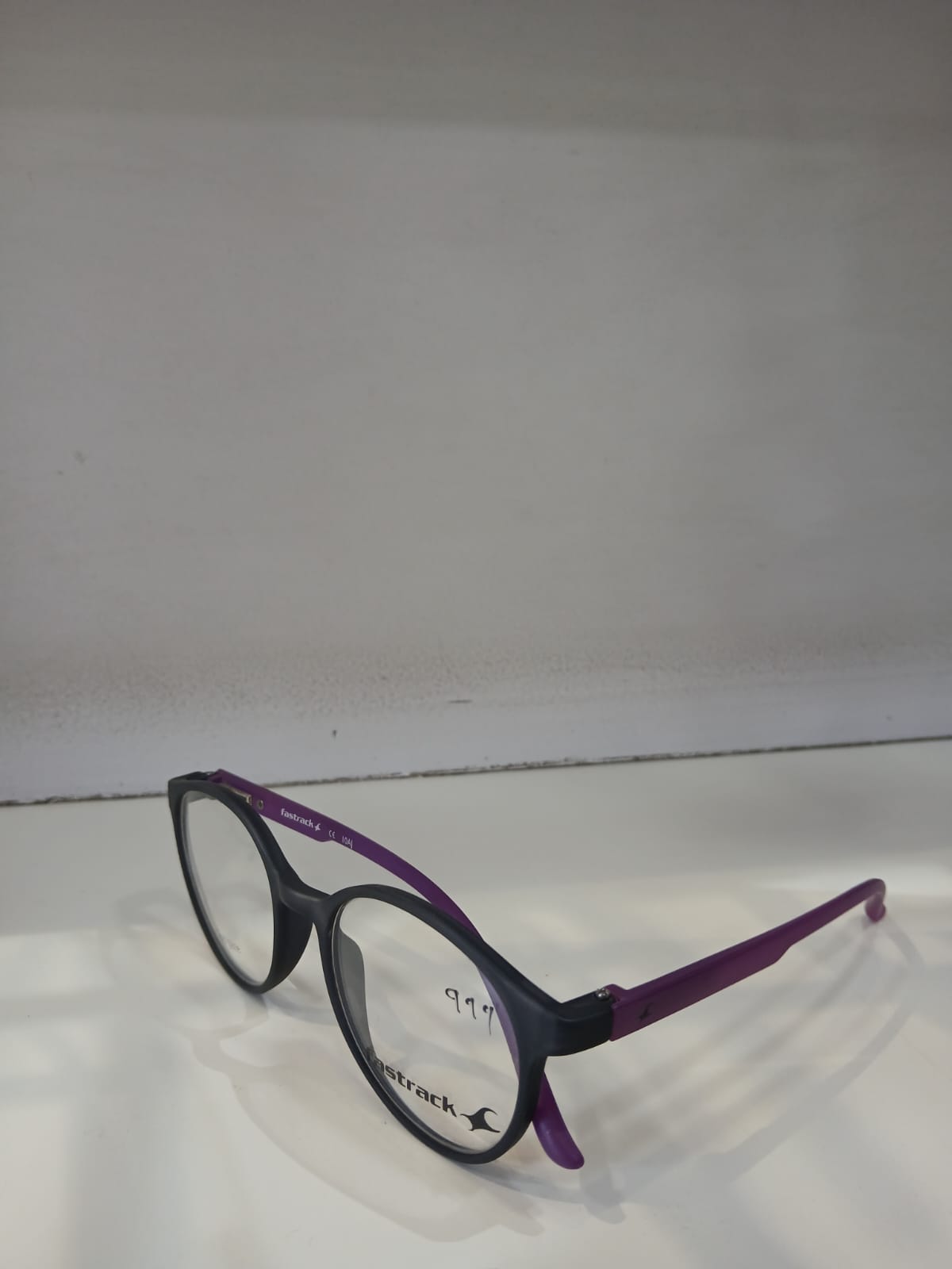 EYEGLASS