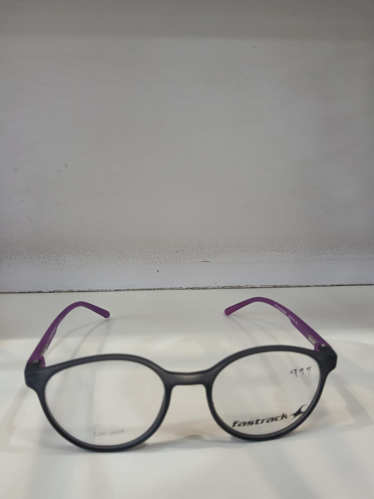 EYEGLASS - Black Thumbnail