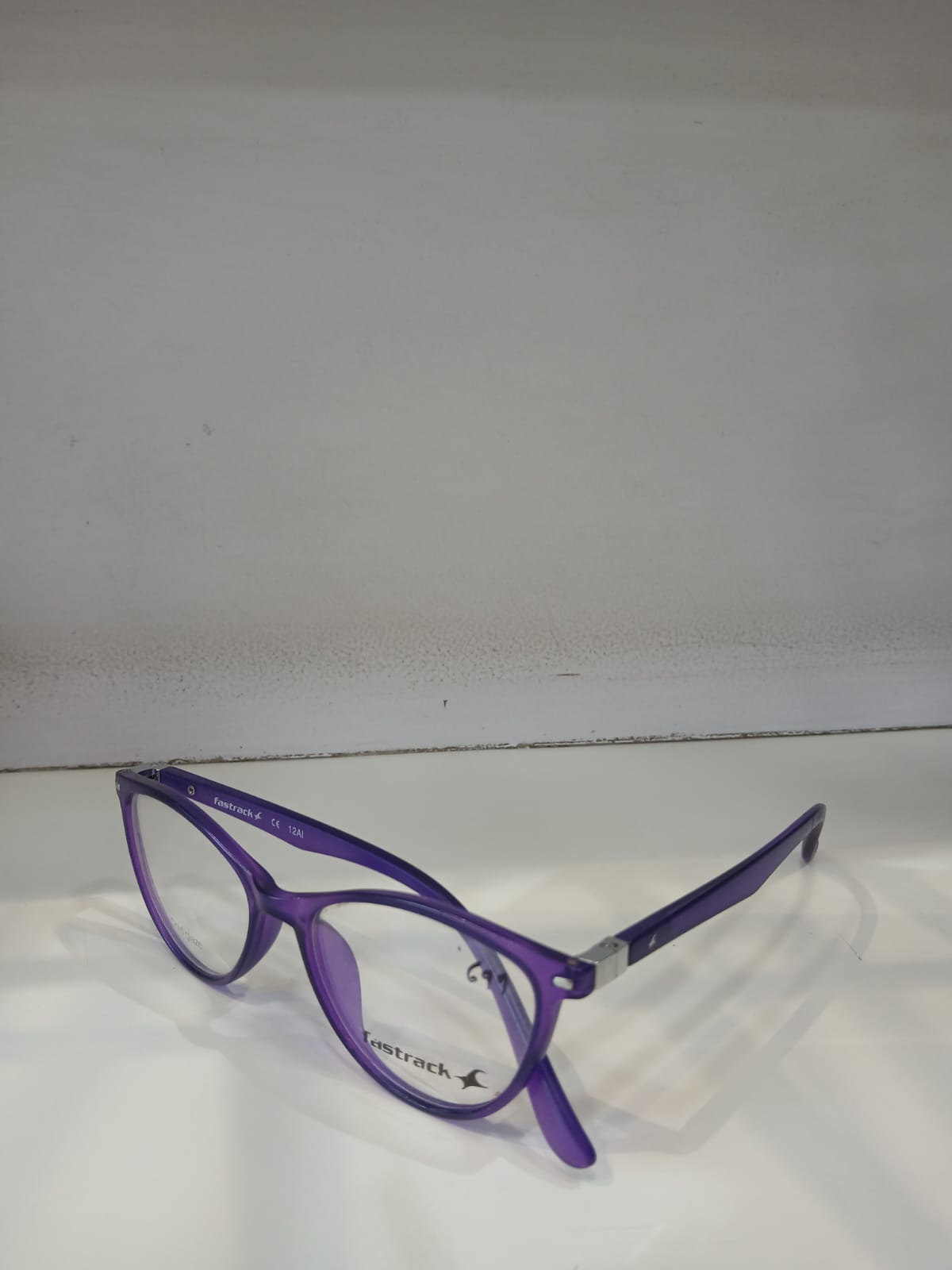 EYEGLASS