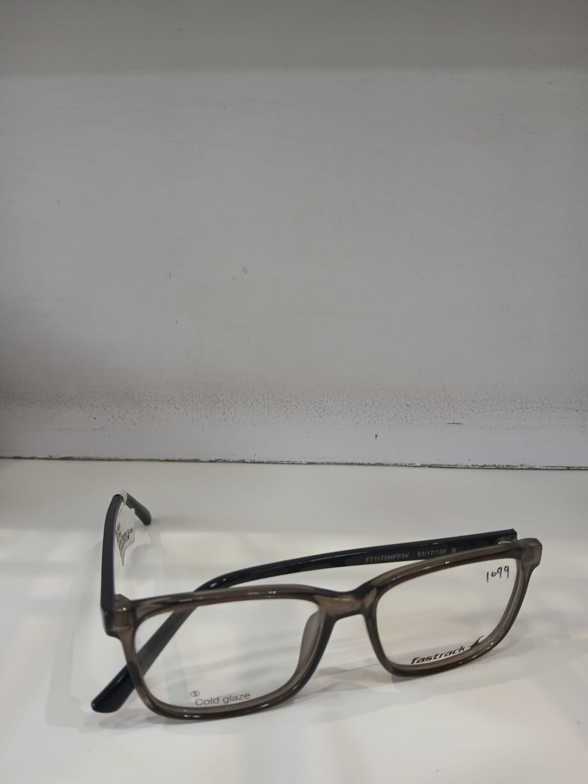 EYEGLASS