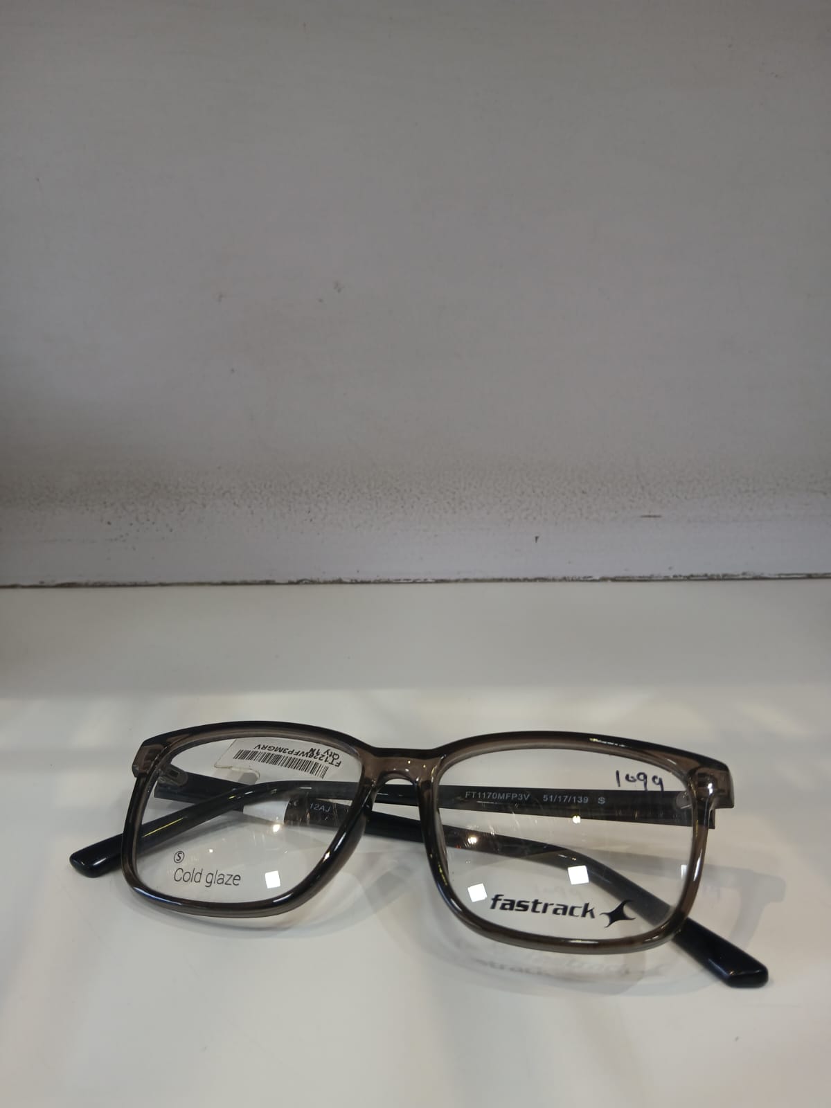 EYEGLASS - Gray Thumbnail