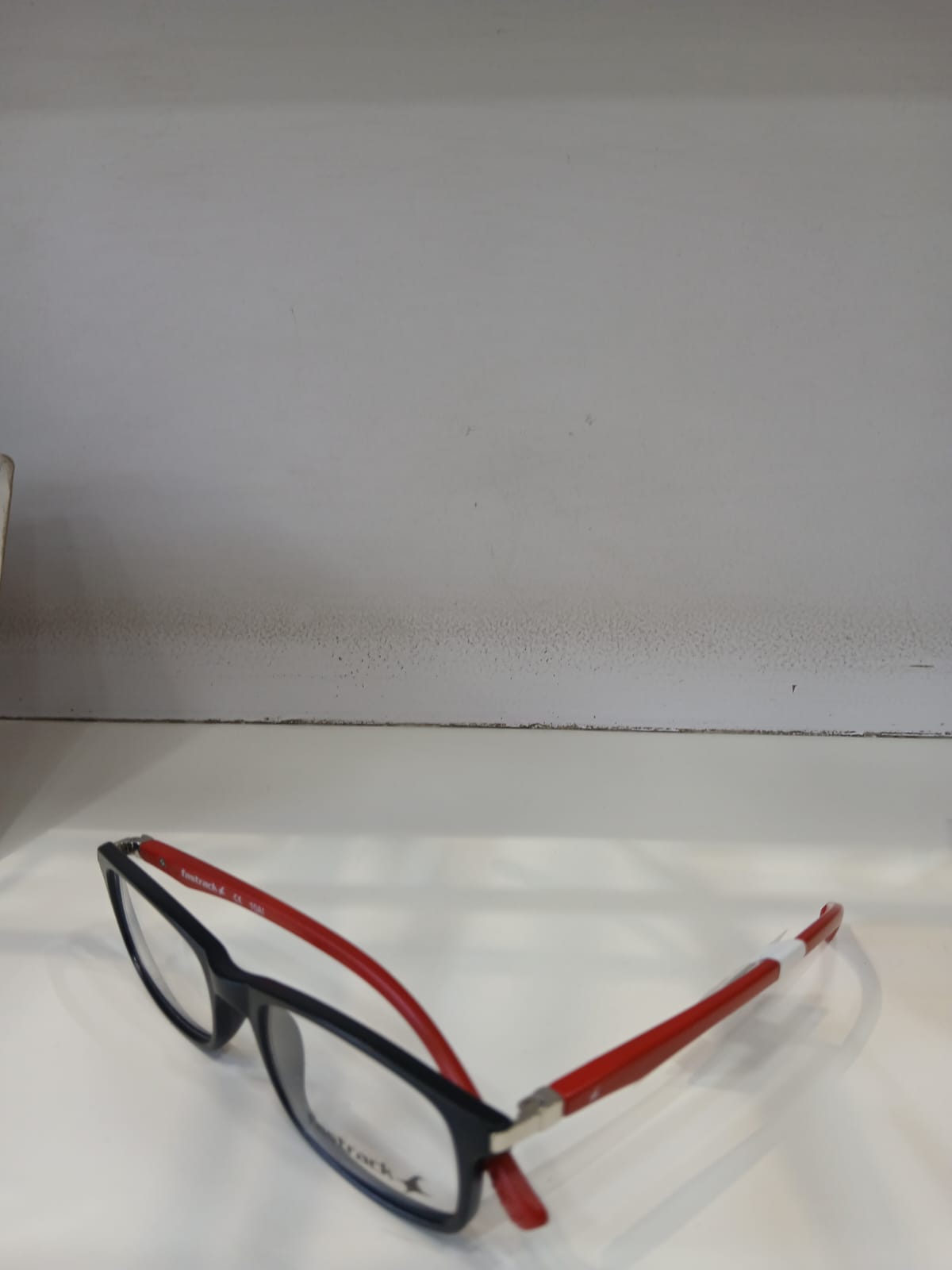EYEGLASS