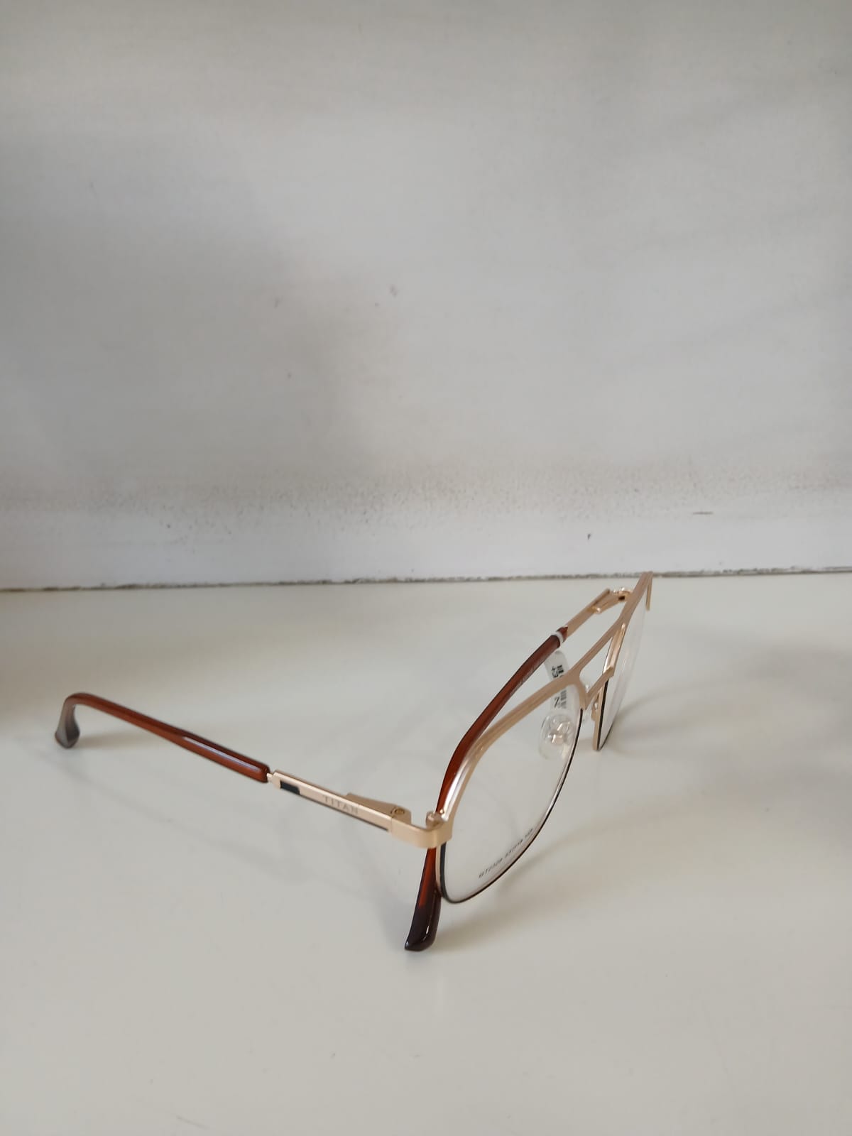 EYEGLASS - Gold Thumbnail