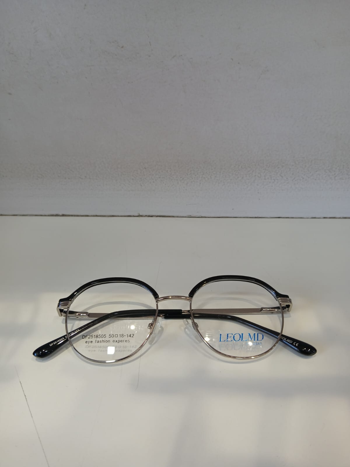 EYEGLASS - Black