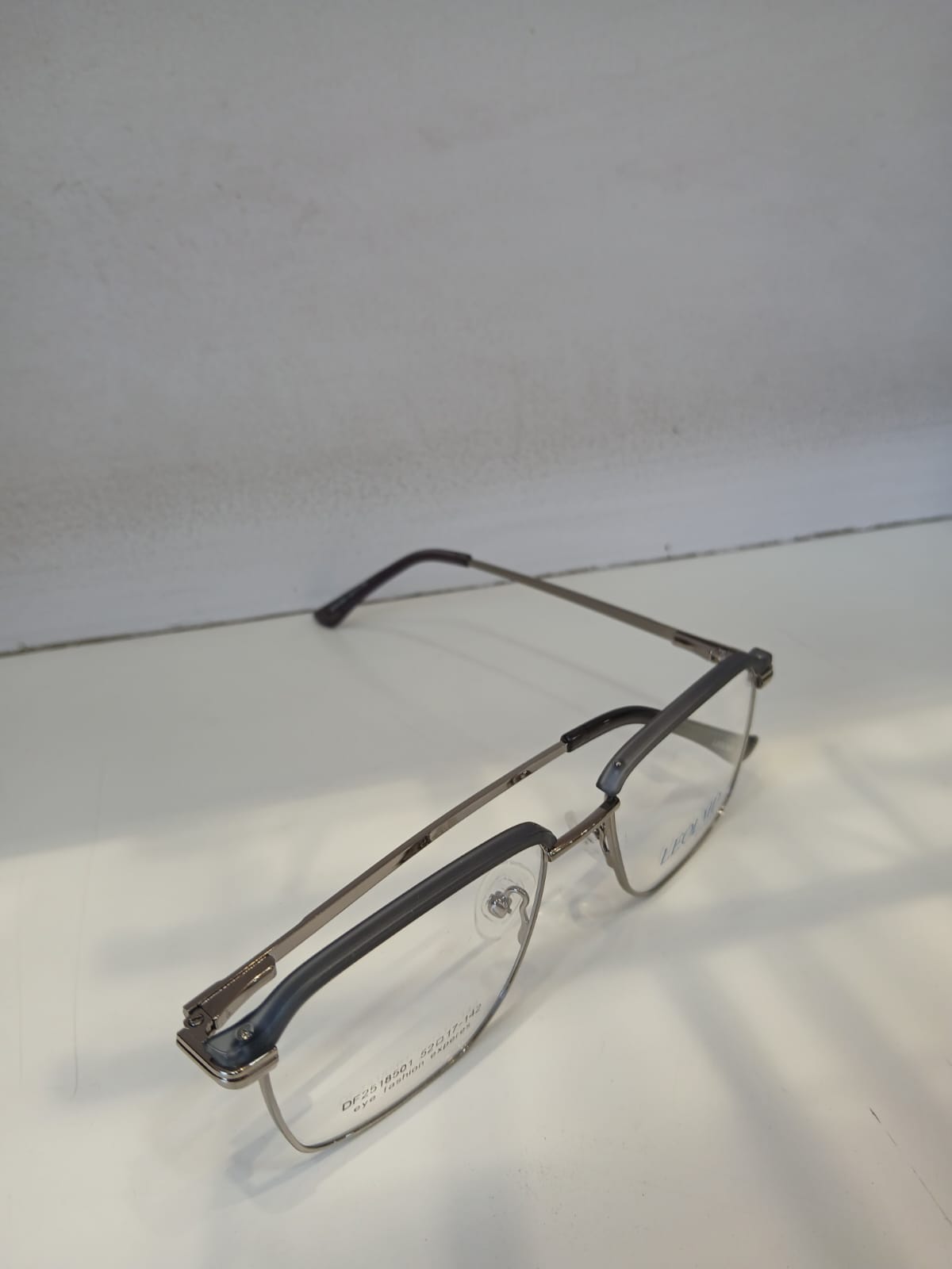EYEGLASS - Green Thumbnail
