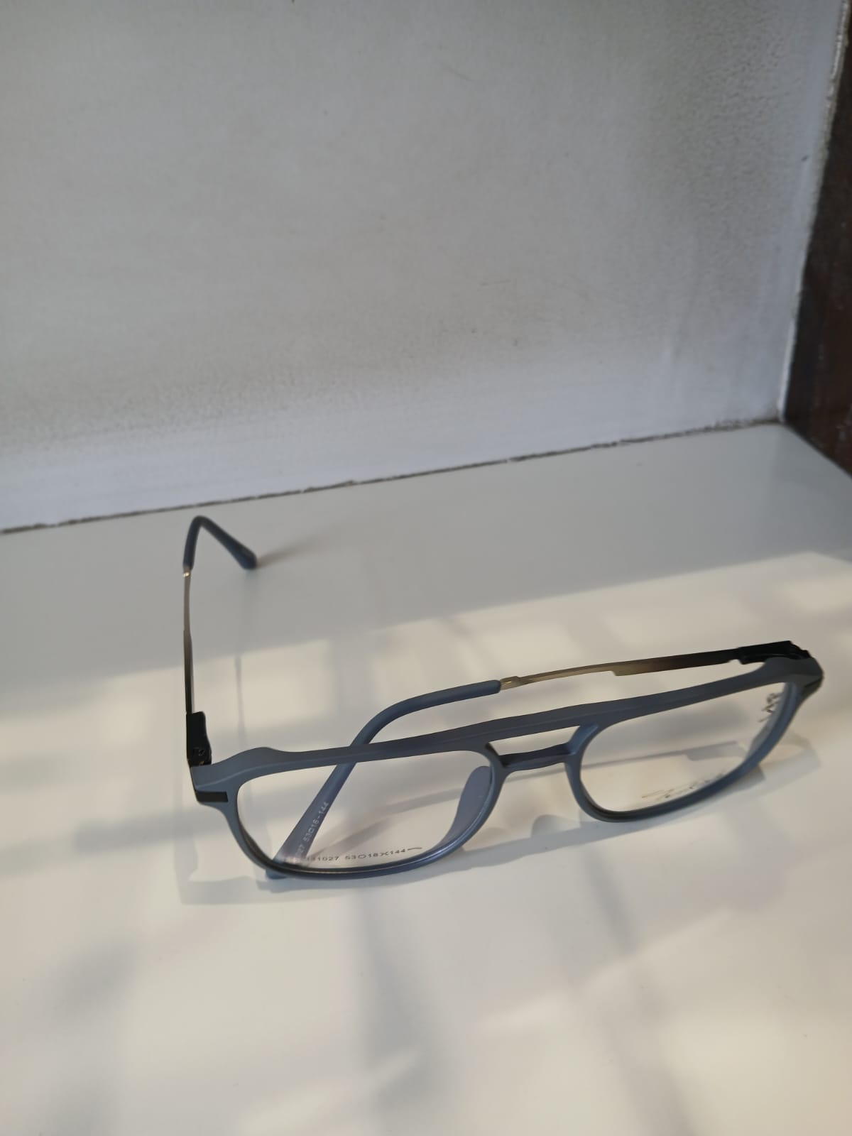EYEGLASS - Gray Thumbnail