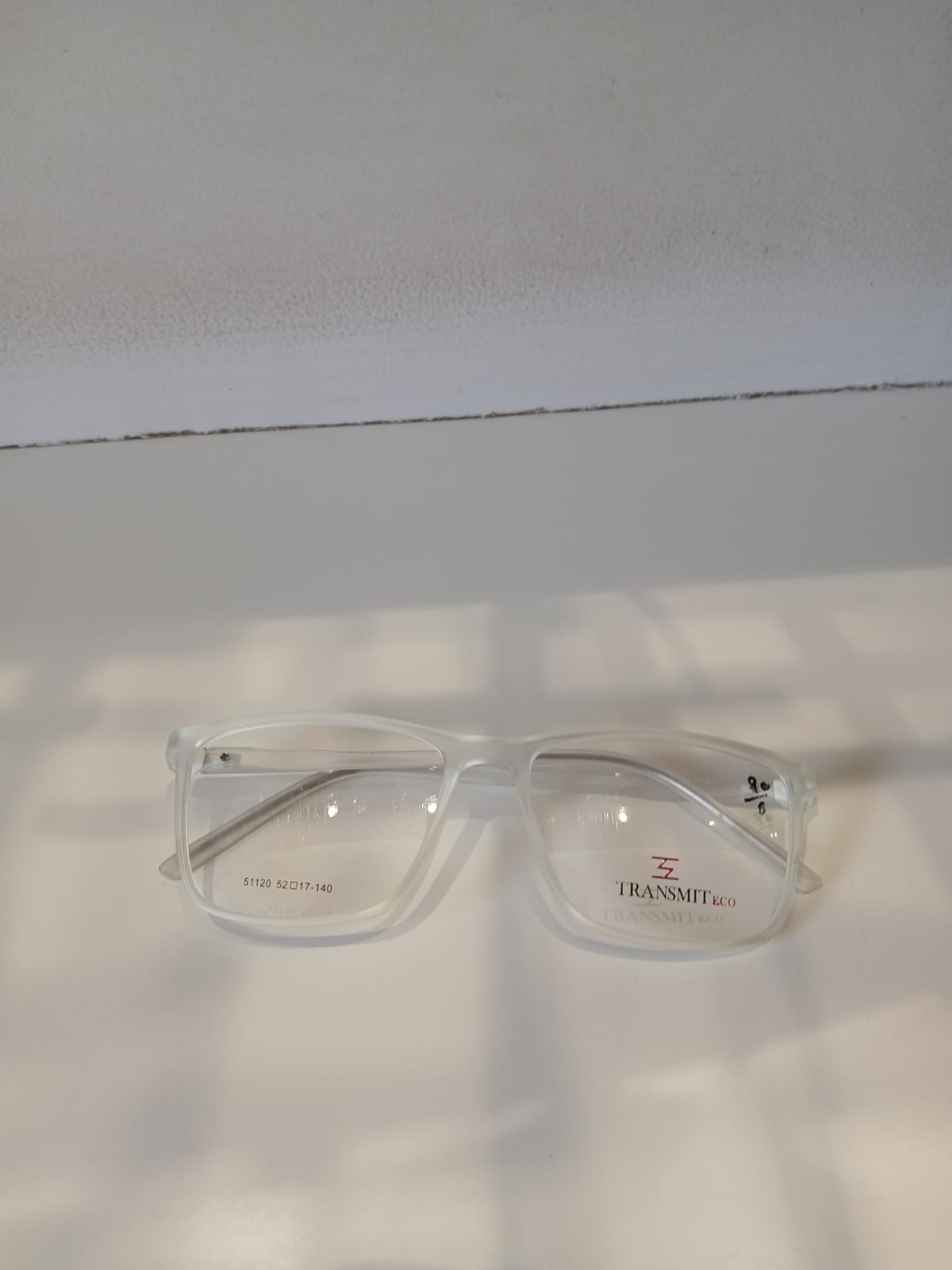 EYEGLASS - White