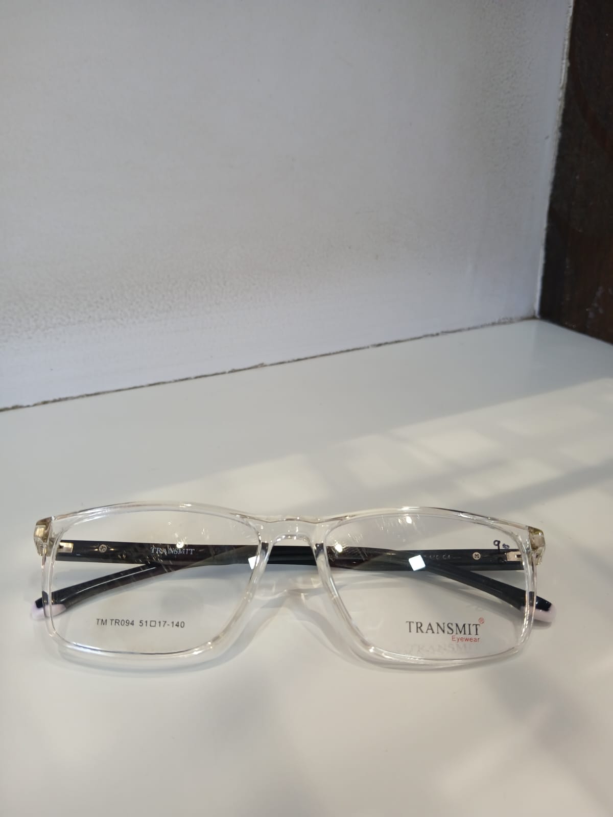 EYEGLASS - White