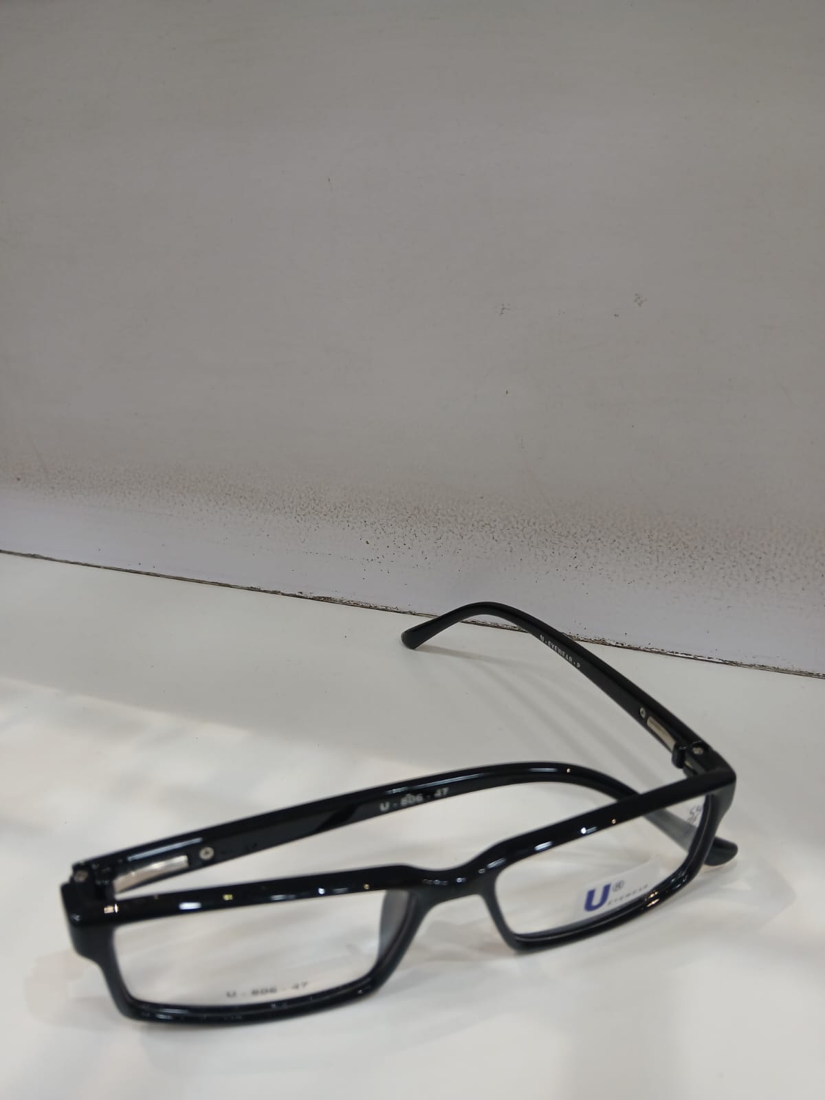 EYEGLASS - Black