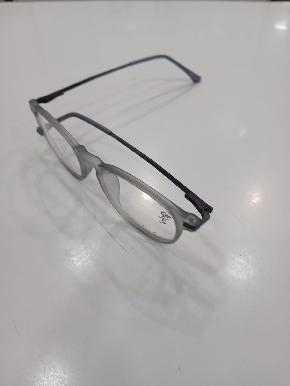 EYEGLASS - Gray Thumbnail