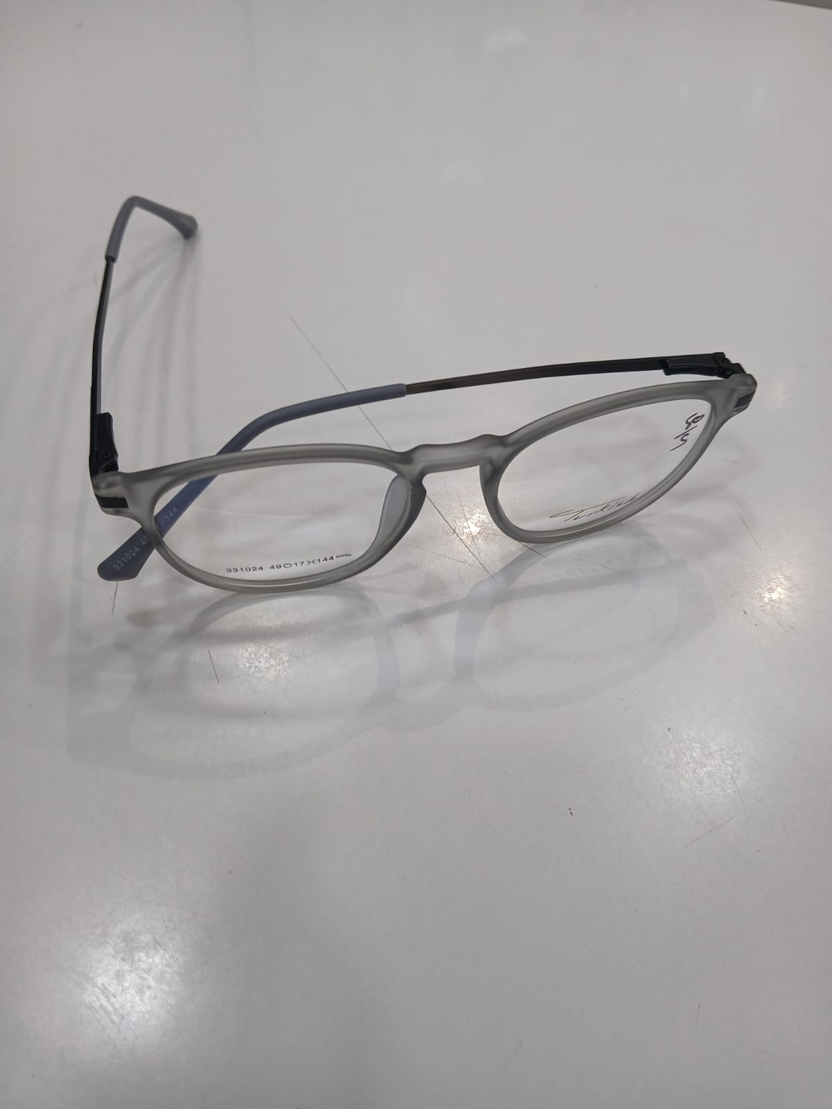 EYEGLASS - Gray Thumbnail
